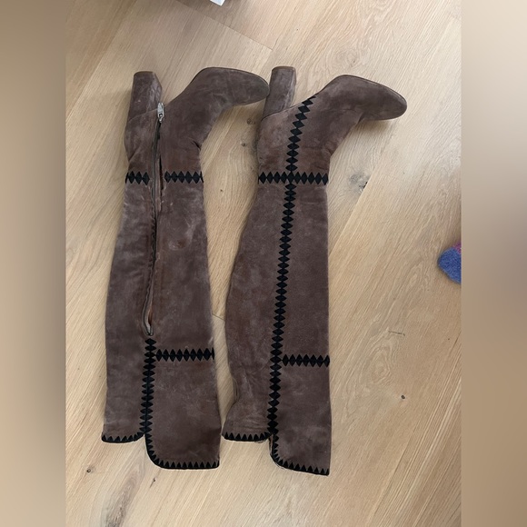 Steele Tall Boot
Light Grey Suede size 8 - Picture 4 of 8